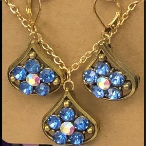 Floral raindrop necklace and earrings